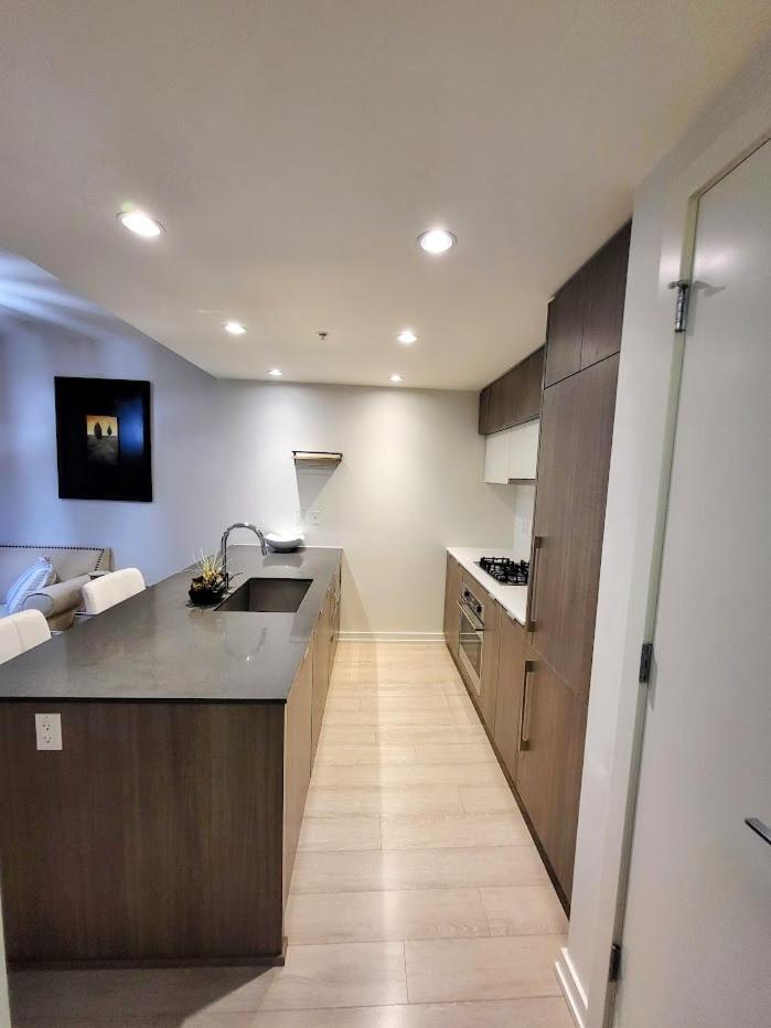 Your Perfect Escape - Modern Landmark Condo In Downtown Calgary - Free Parking- Premium Location エクステリア 写真