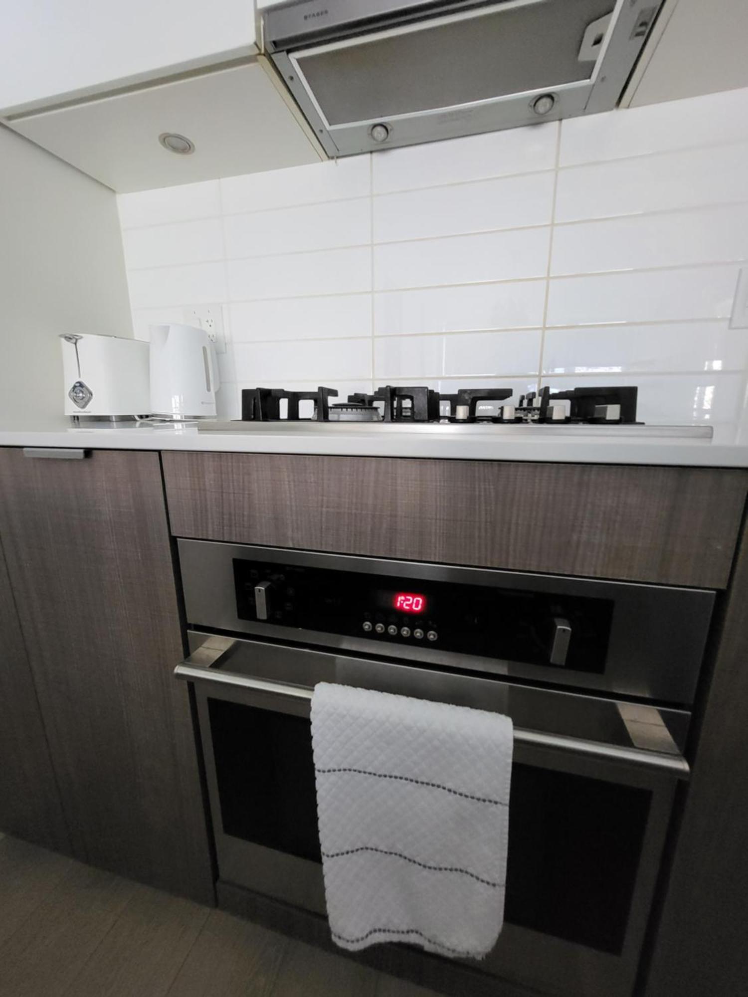 Your Perfect Escape - Modern Landmark Condo In Downtown Calgary - Free Parking- Premium Location エクステリア 写真