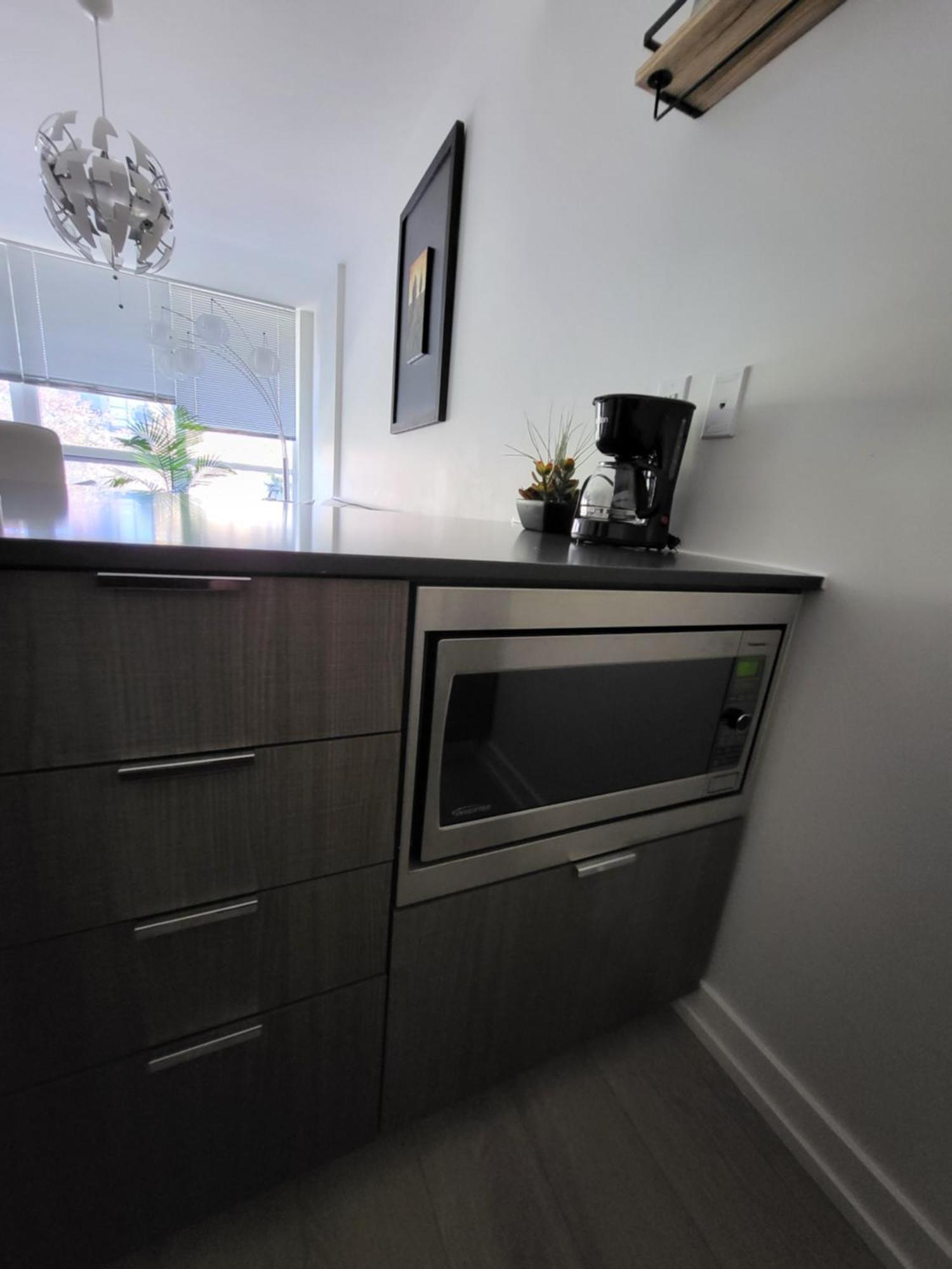 Your Perfect Escape - Modern Landmark Condo In Downtown Calgary - Free Parking- Premium Location エクステリア 写真